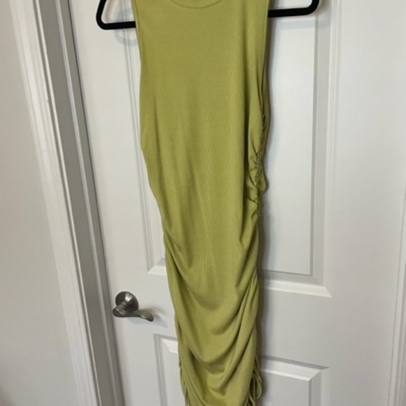 Illa Illa‎ - Ruched Ribbed Bodycon Midi Dress - Picture 3 of 6